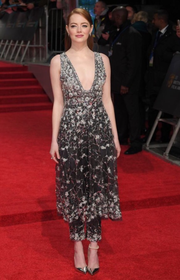BAFTAs 2017: Sophie Turner rocks a plunging metallic gown